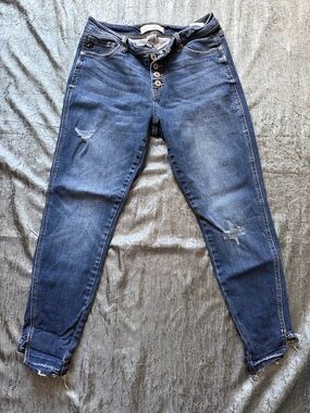 KanCan Estilo curvy distressed ankle jeans